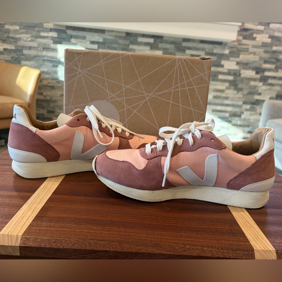 Veja Bastille - Holiday Silk Sneakers - Women's 9 - With Box - Picture 5 of 10